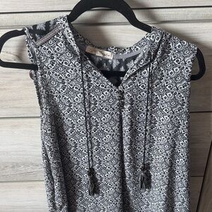 Black and White Patterned Women's dress Top